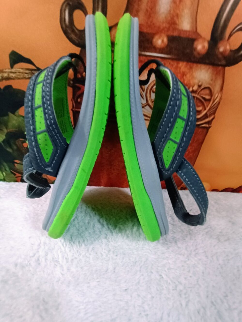 EUC Kids Wonder Nation Sz 7-8 Toddler Grey & Green Sport Flip Flop Sandals Strap - Picture 5 of 7